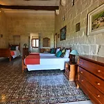 Mill House Għarb