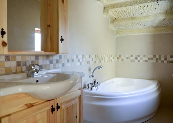 فيلة Mill House *